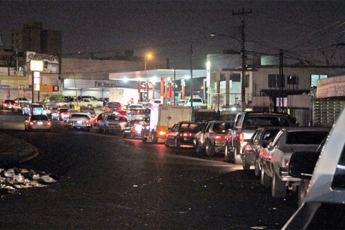 Largas colas se observaron en gasolineras de Maracaibo (FOTOS) – Diario Contraste Noticias
