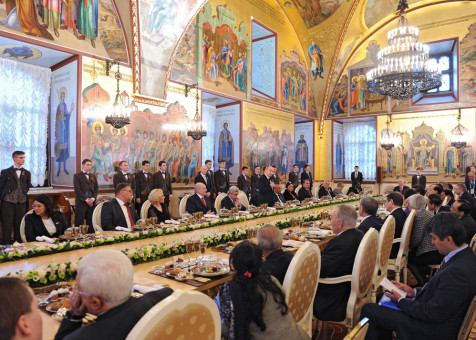 FET71. Moscow (Russian Federation), 08/05/2015.- Delegates attend an informal dinner in honor of the state leaders taking part in the 70th anniversary celebration of the victory of the Soviet Union and its Allies over Nazi Germany in WWII, at the Kremlin in Moscow, Russia, 08 May 2015. (Alemania, Rusia, Mosc˙) EFE/EPA/HOST PHOTO AGENCY / RIA NOVOSTI MANDATORY CREDIT