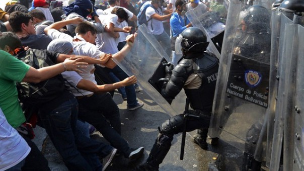 protesta-venezuela-1430773837