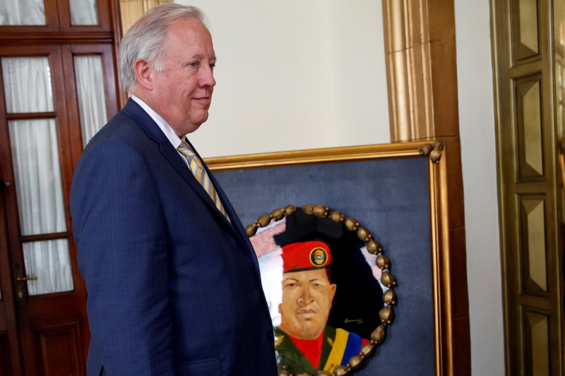 U.S. diplomat Thomas Shannon arrives to a meeting with Venezuela's President Nicolas Maduro at Miraflores Palace in Caracas, Venezuela June 22, 2016. REUTERS/Carlos Garcia Rawlins