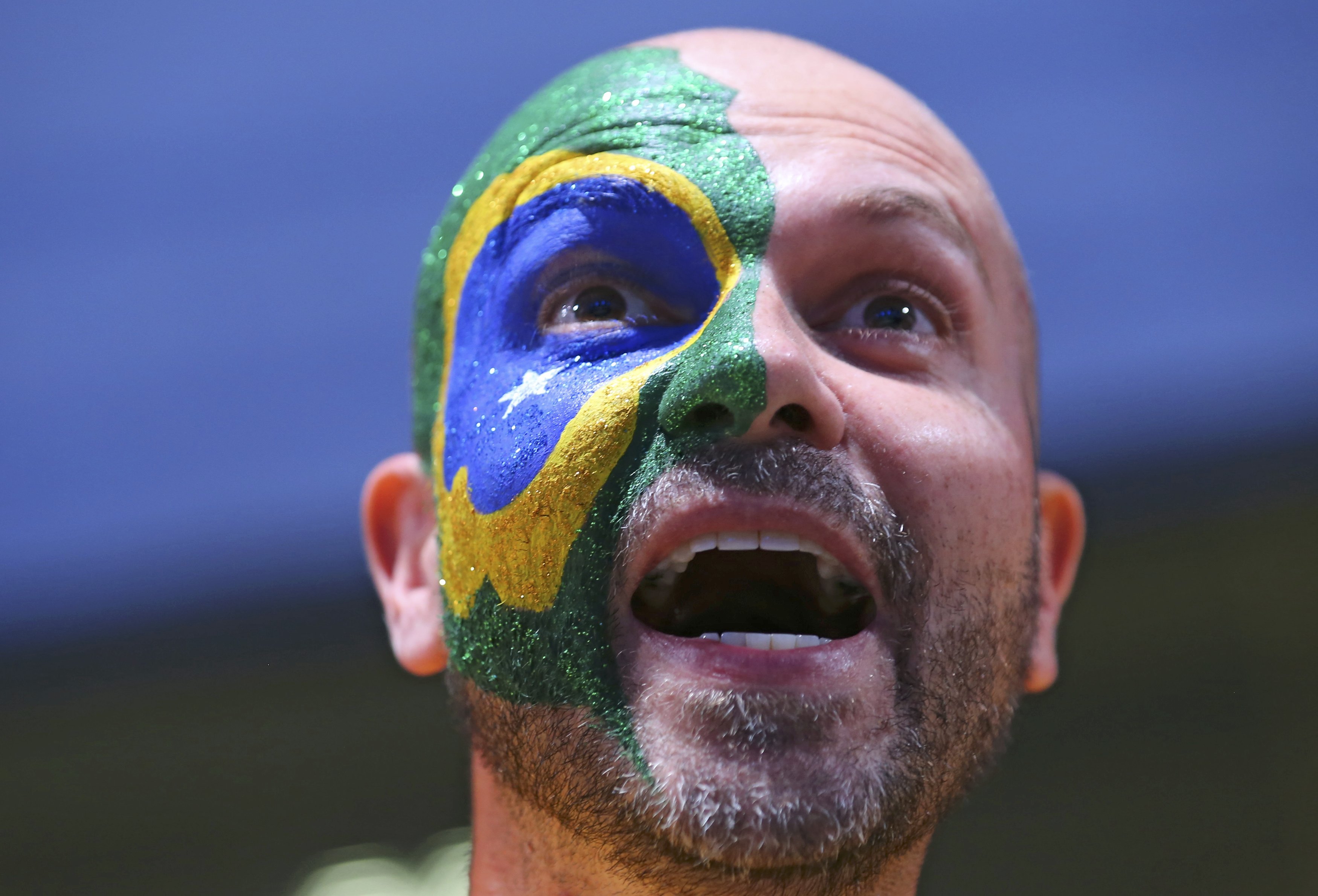 2016 Rio Olympics - Opening ceremony - Maracana - Rio de Janeiro, Brazil - 05/08/2016. Brazilian fan before the opening ceremony. REUTERS/Mike Blake FOR EDITORIAL USE ONLY. NOT FOR SALE FOR MARKETING OR ADVERTISING CAMPAIGNS.