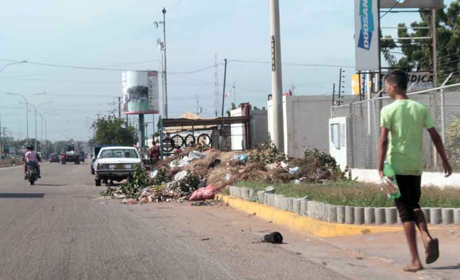 MARACAIBO VENEZUELA:13/12/2016 BASURA EN SAN FRANCISCO