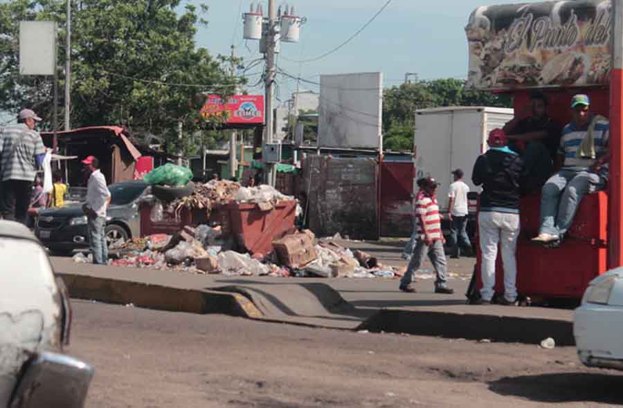 MARACAIBO VENEZUELA:13/12/2016 BASURA EN SAN FRANCISCO