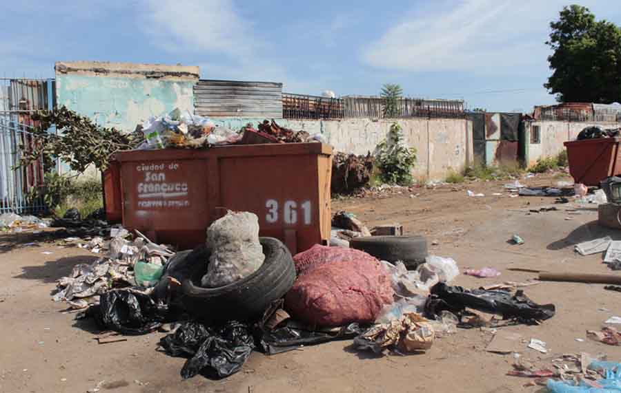 MARACAIBO VENEZUELA:13/12/2016 BASURA EN SAN FRANCISCO