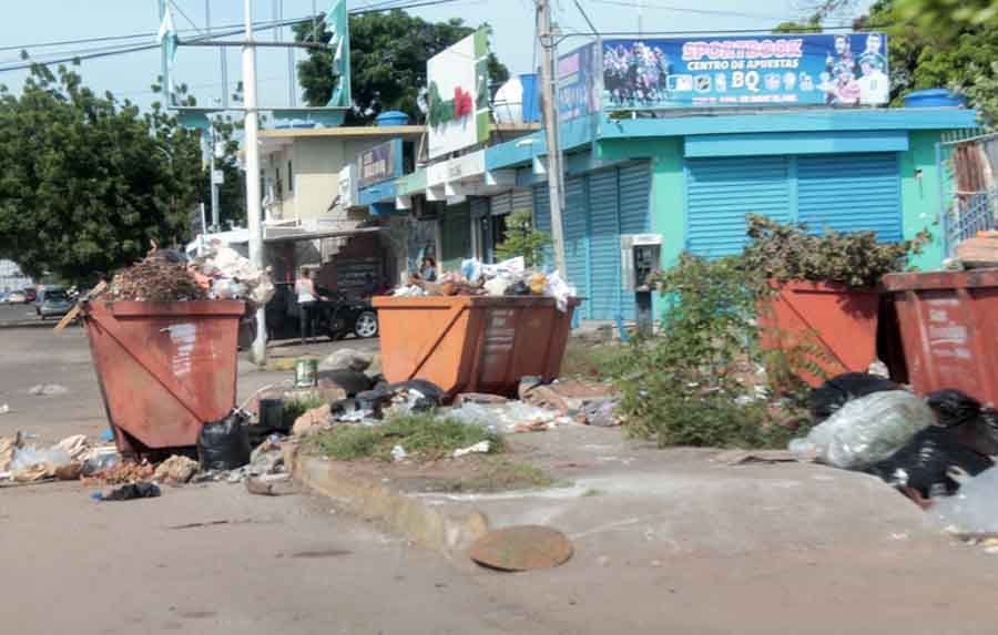 MARACAIBO VENEZUELA:13/12/2016 BASURA EN SAN FRANCISCO