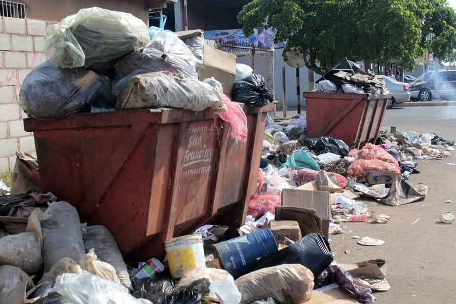 MARACAIBO VENEZUELA:13/12/2016 BASURA EN SAN FRANCISCO