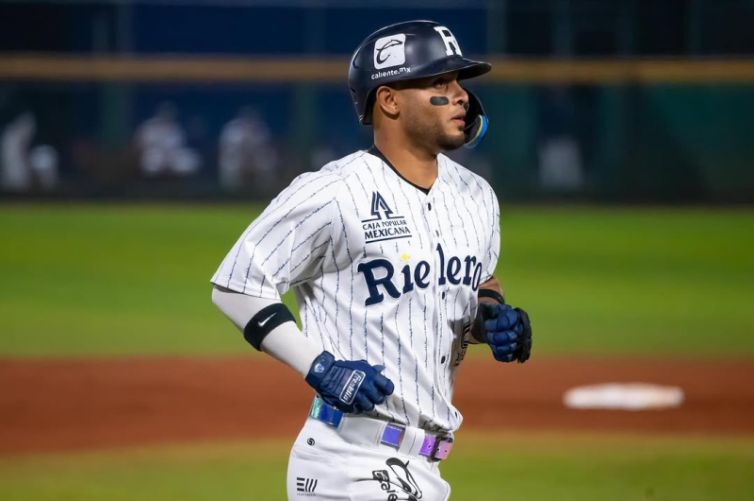 Angel Reyes Pitcher ¡Ángel Reyes rebosa alegría al unirse al Magallanes! – Diario Contraste ...