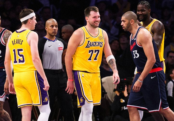 ¡Doncic brilla en su regreso y desata la locura ante los Lakers ...