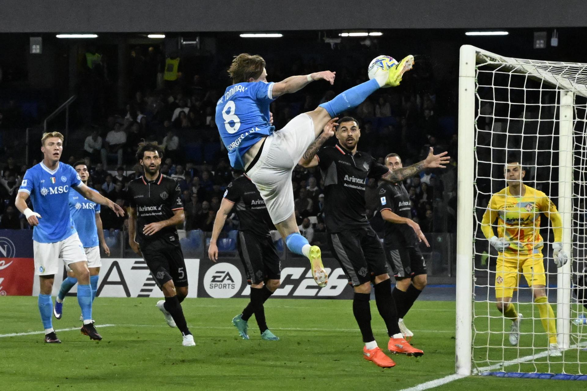 ¡Napoli arrasa al Cremonese y frena la fiesta del Inter por el ...